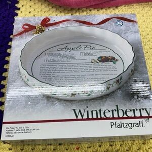 Pfaltzgraff winterberry pie plate 9.4”X1.75”-nib